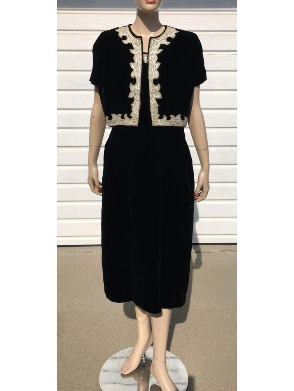 VTG 50s 60s Black Velvet Embroidered Rhinestone Wiggle Pin Up Dress & Jacket 10